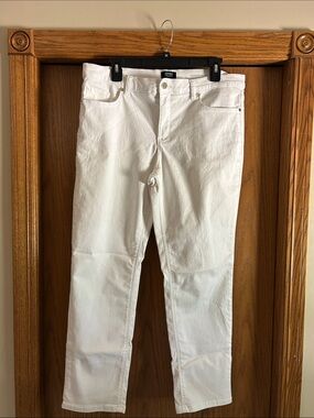 Jones New York White Lexington girlfriend Jeans with gold-tone hardware/ size 12